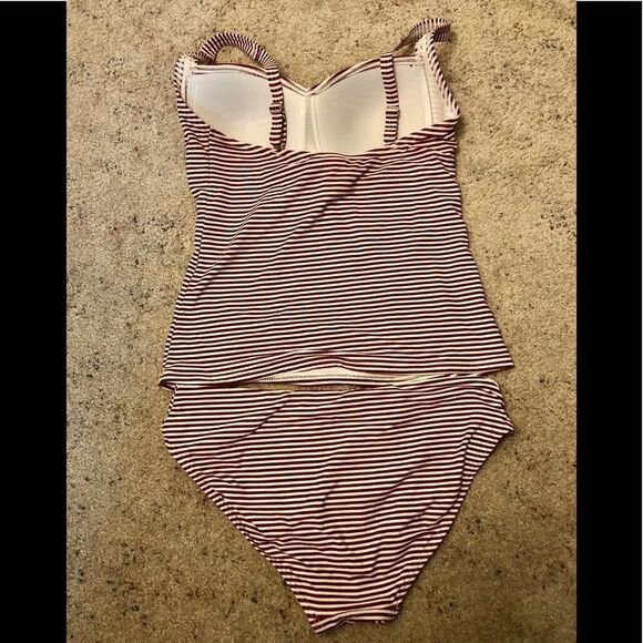 Beautiful 2 piece swimsuit by Niptuck size 6 - Picture 2 of 2